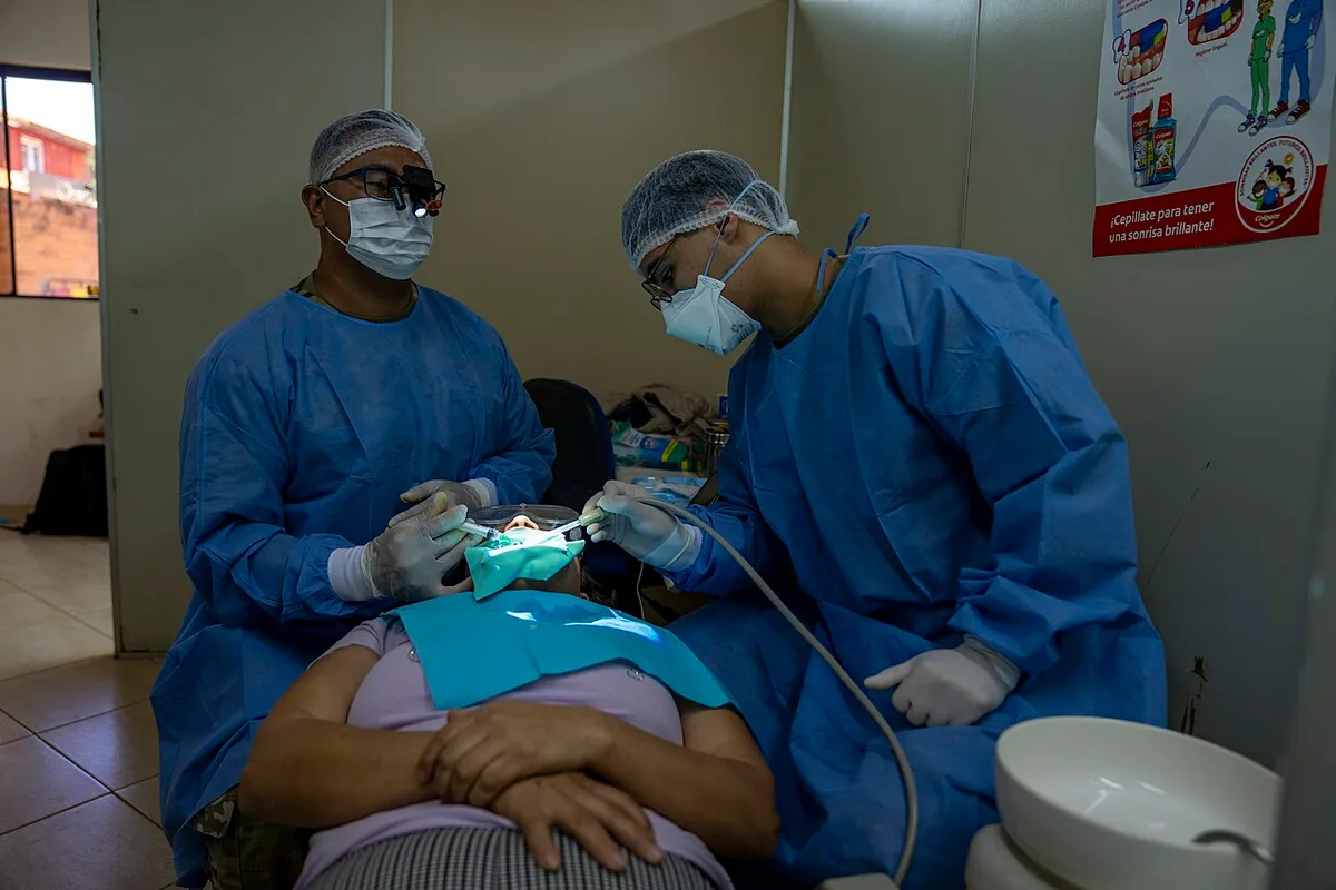 U S , Paraguayan dental teams perform first endodontic procedures during AMISTAD 2025 (9251562)