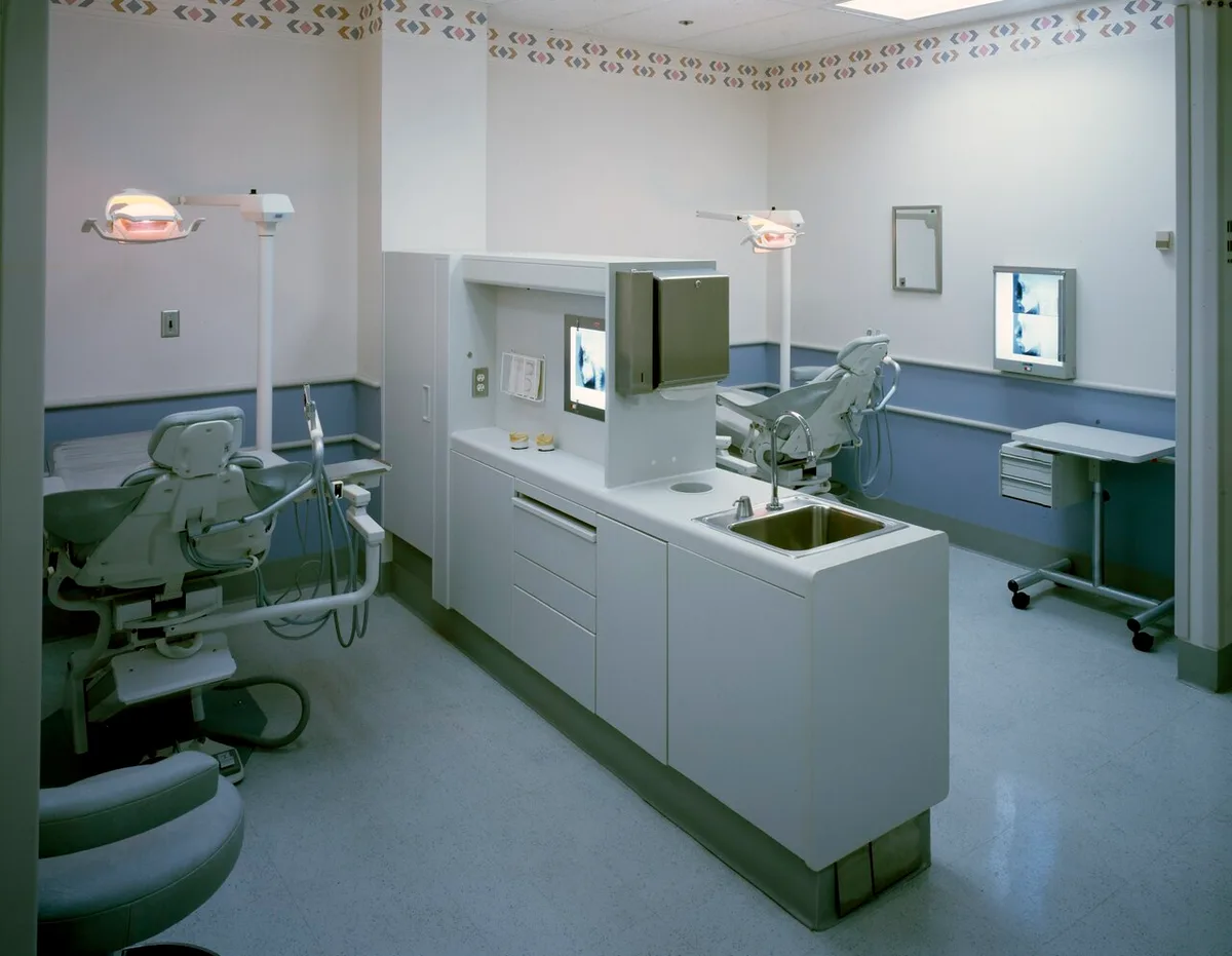 Dental office LCCN2011634399.tif